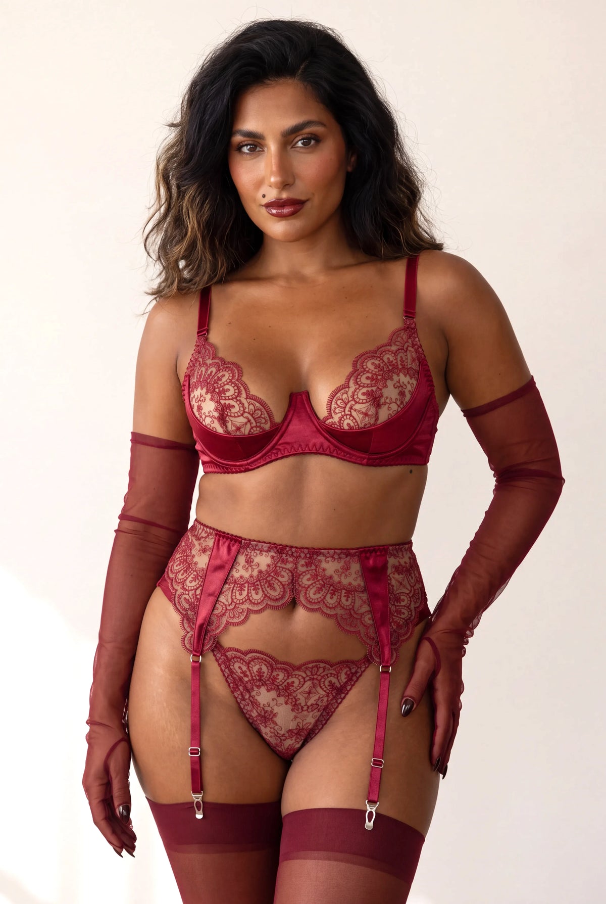 Dreiteiliges Dessous-Set - EMBRACE Rot