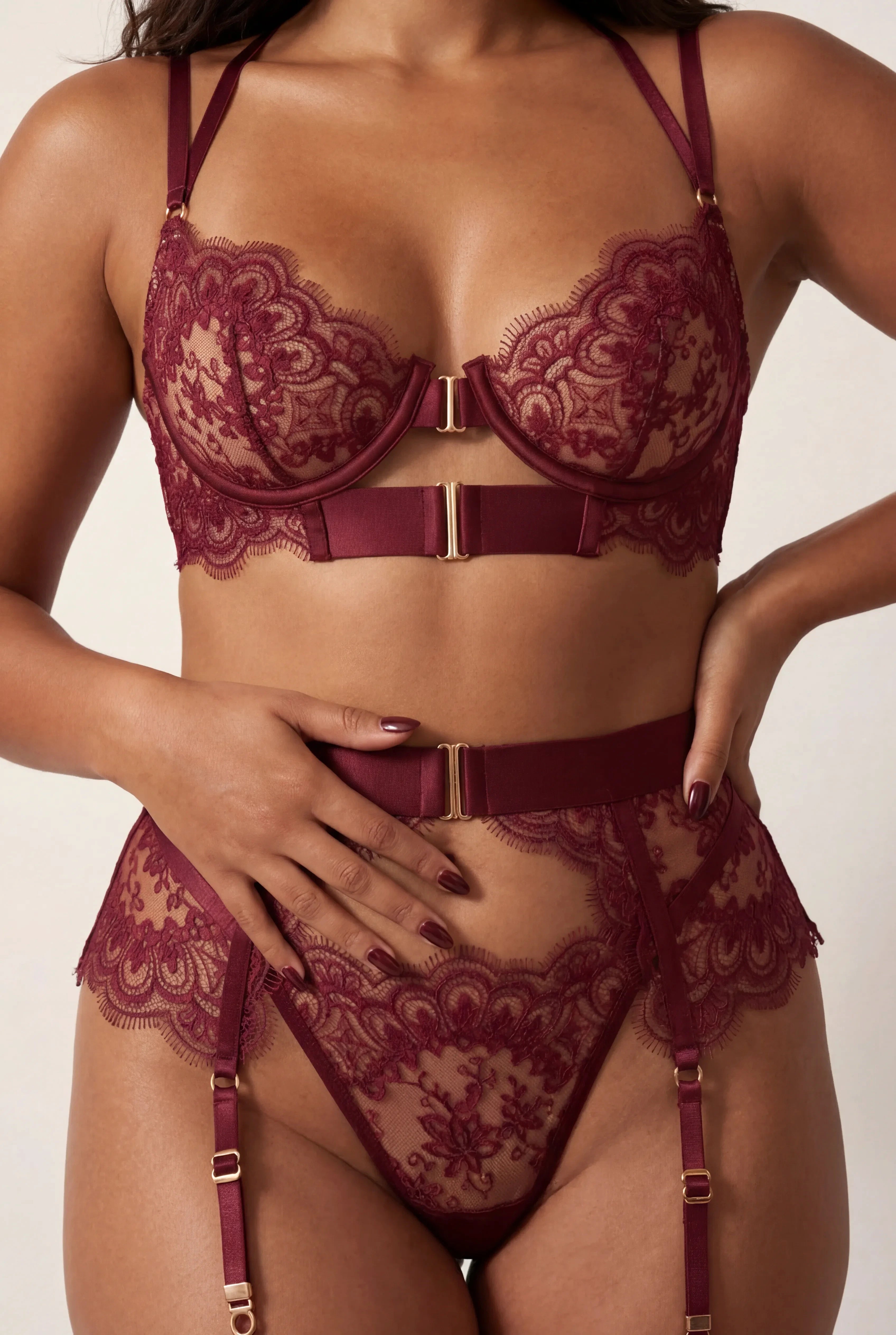 Ensemble Lingerie Quatre Pi Ces Keely Bordeaux - NAKED Underwear - Mannequin debout dos