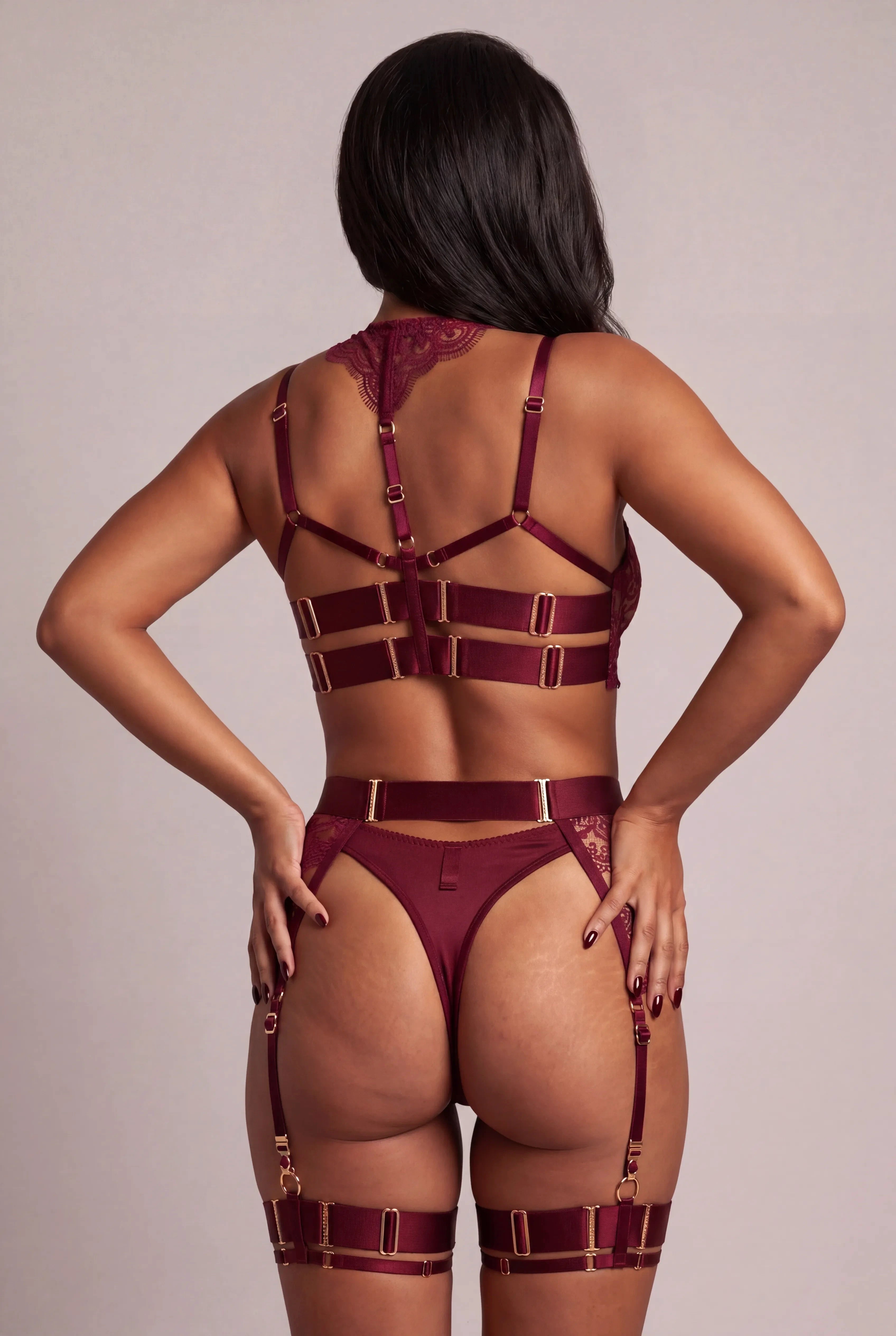 Ensemble Lingerie Quatre Pi Ces Keely Bordeaux - NAKED Underwear - Mannequin debout face
