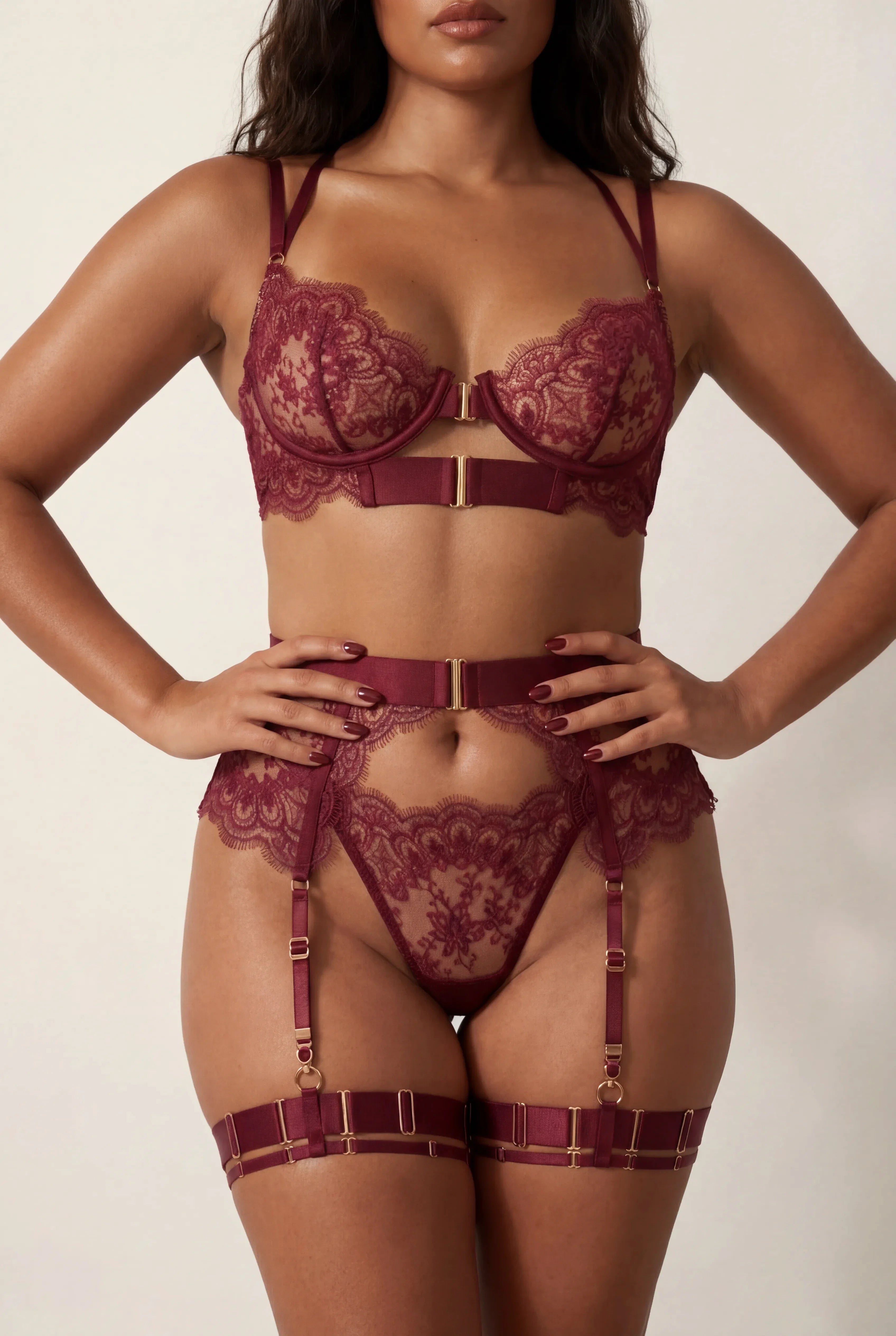 Ensemble Lingerie Quatre Pi Ces Keely Bordeaux - NAKED Underwear - Pose créative dos visible